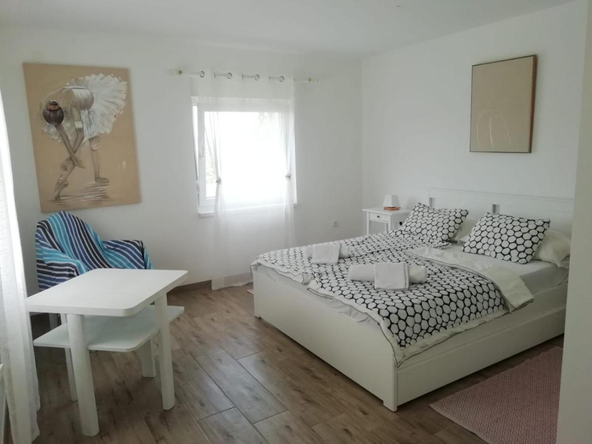 Apartment Hajduk Starigrad Paklenica Dış mekan fotoğraf